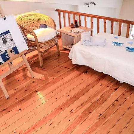 Eclectic With Beach At The Doorstep Apartament