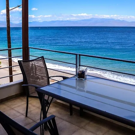 Eclectic With Beach At The Doorstep * Aigeira