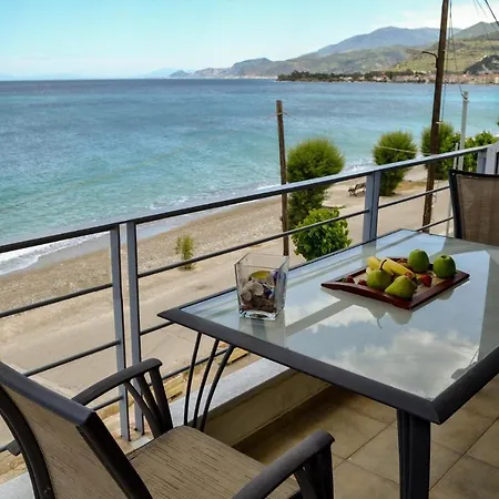 Eclectic With Beach At The Doorstep *