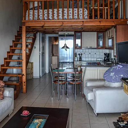 شقة Eclectic With Beach At The Doorstep Aigeira